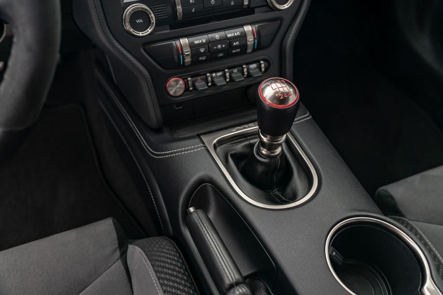 Детали интерьера Shelby GT350 2018 года  (фото 13 из 40)
